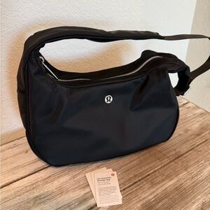 Lululemon City essentials shoulder bag